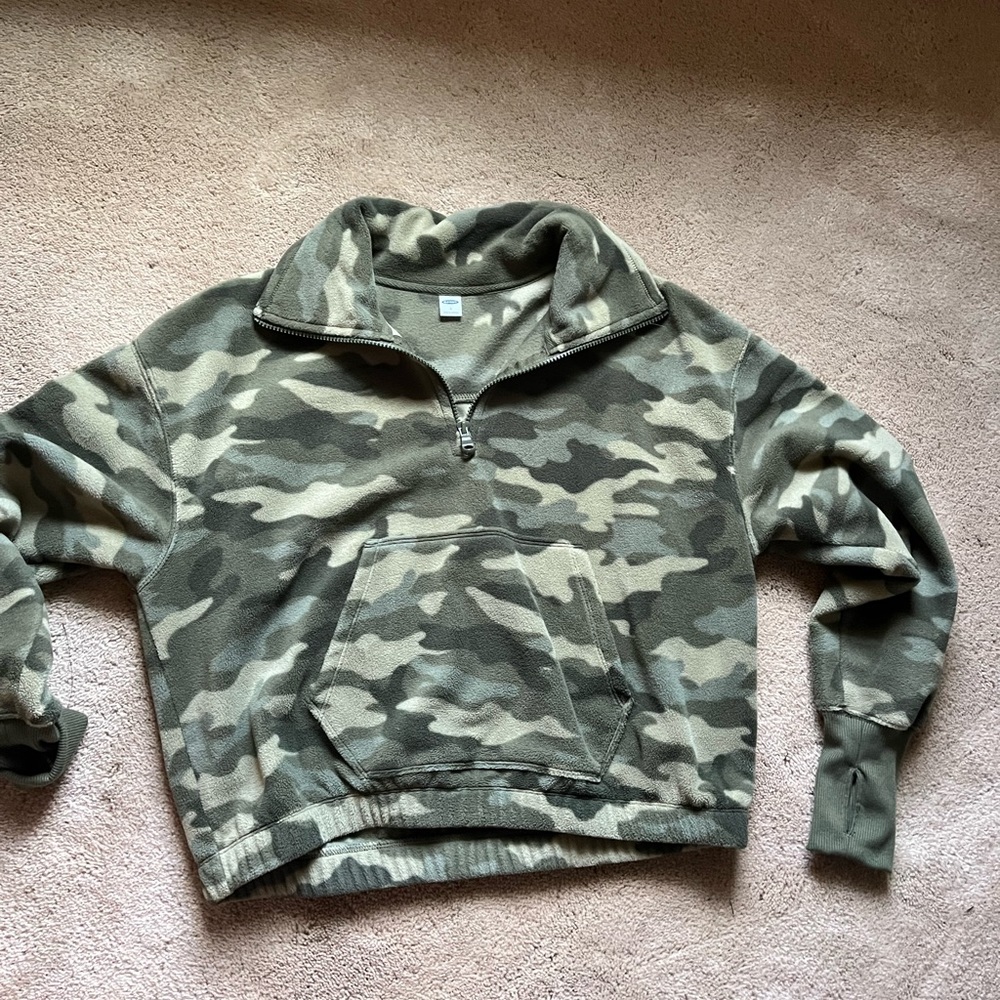 Old navy camo crop top